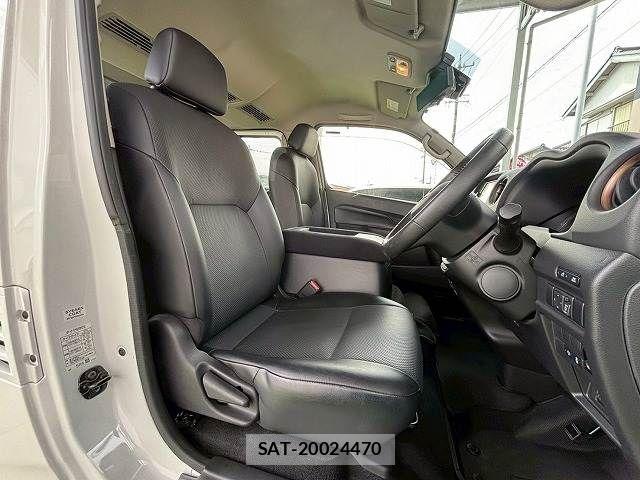 Nissan Caravan 2022-10 7020145-12