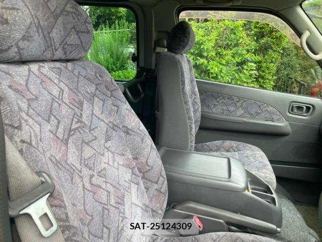 Nissan Caravan 2003-05 7215812-13