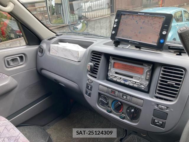 Nissan Caravan 2003-05 7215812-21