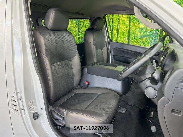 Nissan Caravan 2025-06 7271668-7