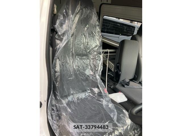 Nissan Caravan 2014-06 7271372-11