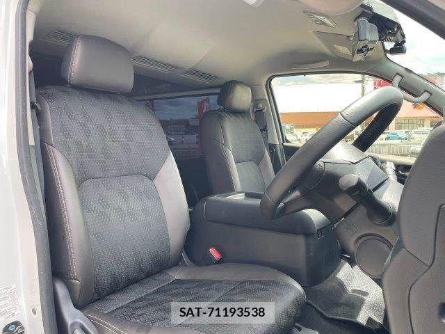 Nissan Caravan 2022-10 7357097-9