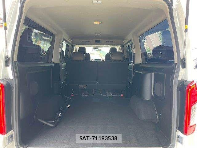 Nissan Caravan 2022-10 7357097-11