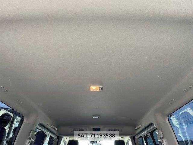 Nissan Caravan 2022-10 7357097-12