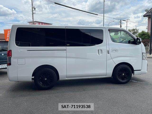Nissan Caravan 2022-10 7357097-19