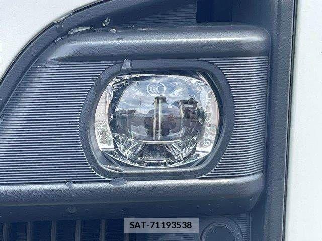 Nissan Caravan 2022-10 7357097-26