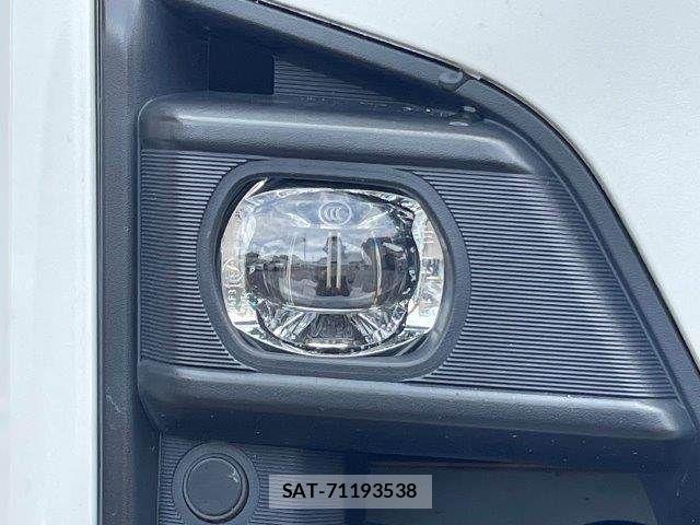 Nissan Caravan 2022-10 7357097-27