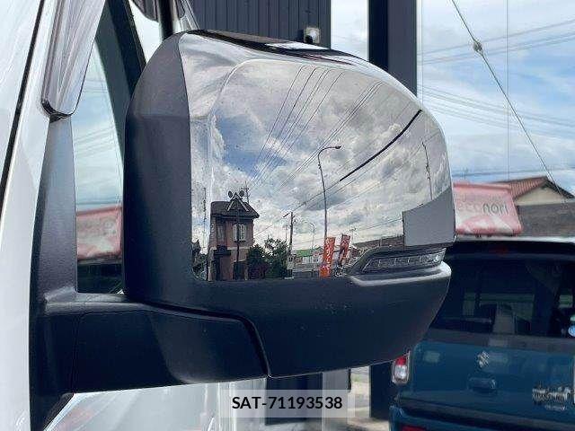 Nissan Caravan 2022-10 7357097-28