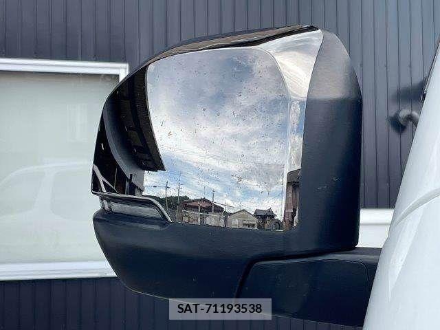 Nissan Caravan 2022-10 7357097-29