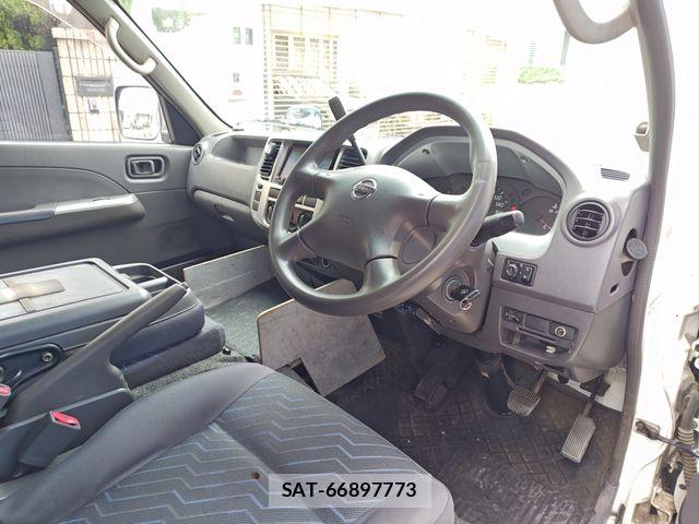 Nissan Caravan 2006-08 7391573-10
