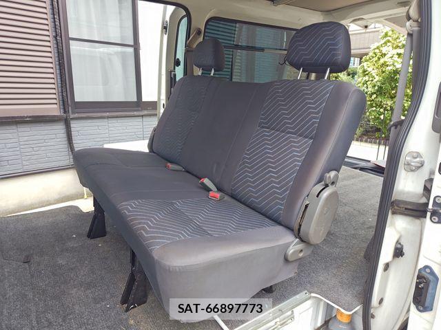 Nissan Caravan 2006-08 7391573-13