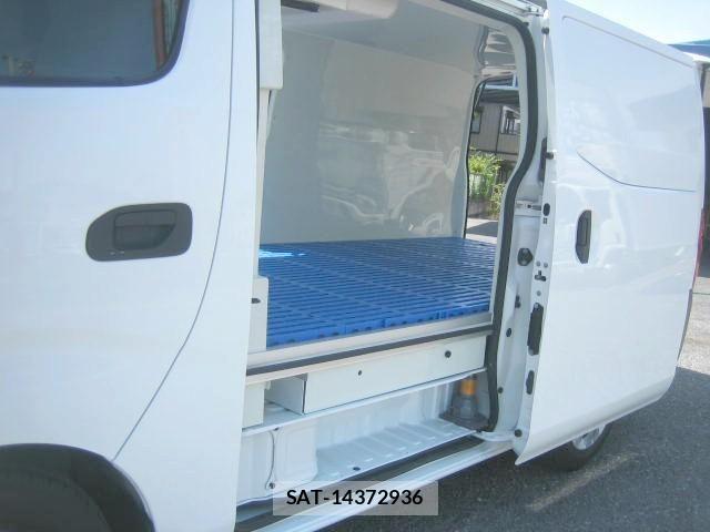Nissan Caravan 2020-09 7499845-9