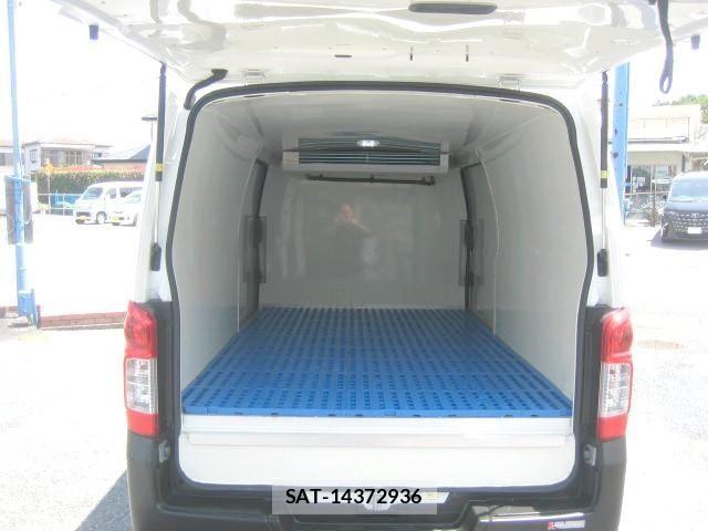 Nissan Caravan 2020-09 7499845-5