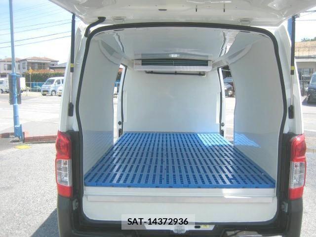 Nissan Caravan 2020-09 7499845-8
