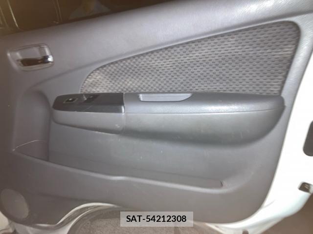 Nissan Caravan 2017-06 7561915-7