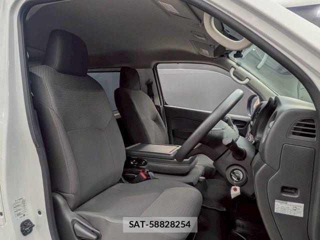 Nissan Caravan 2025-07 7615397-17