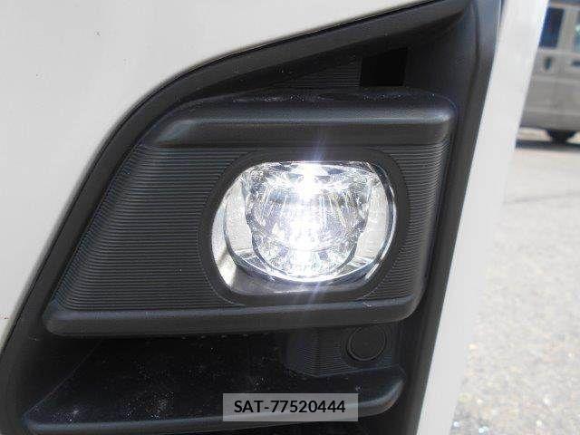 Nissan Caravan 2022-11 7615392-16
