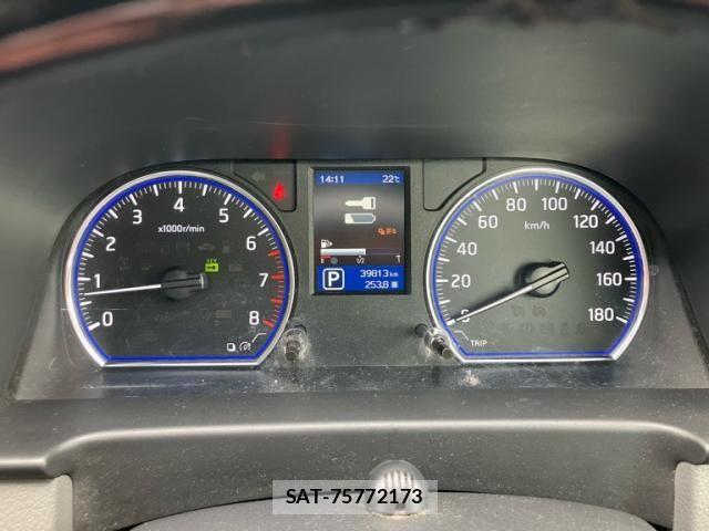 Nissan Caravan 2017-09 7615396-16