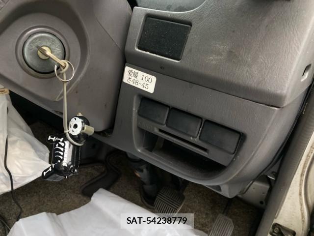 Nissan Caravan 2002-08 7721744-17