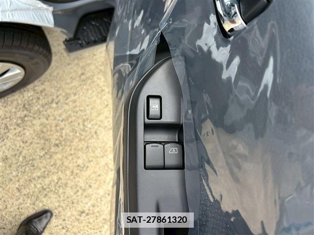 Nissan Caravan 2025-10 7721733-28