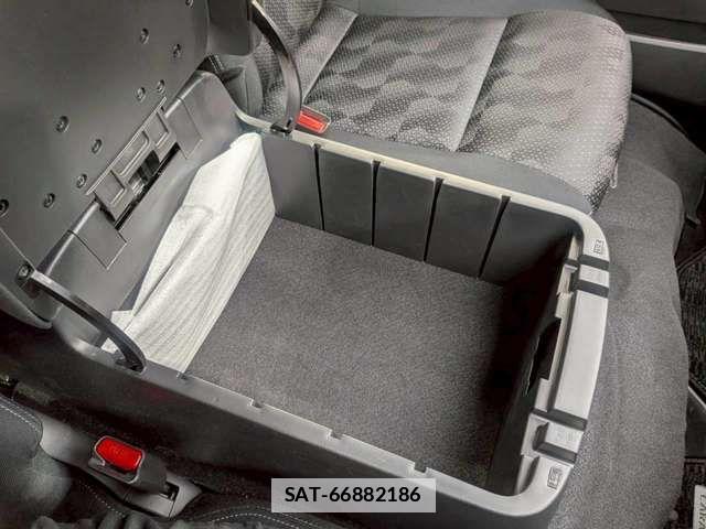 Nissan Caravan 2025-05 7721736-17