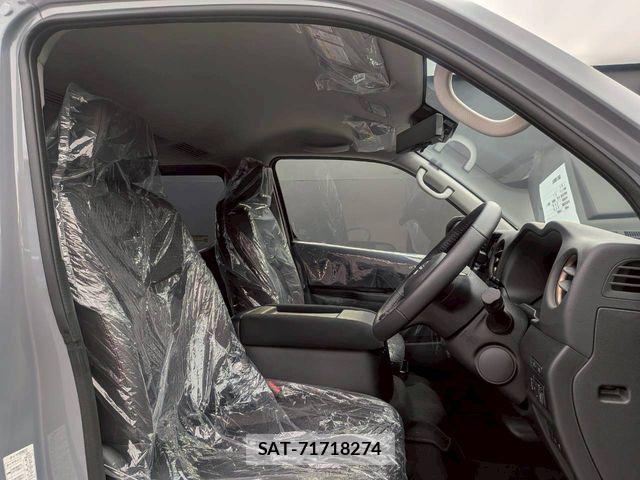 Nissan Caravan 2026-06 7721732-18