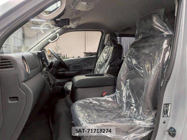 Nissan Caravan 2026-06 7721732-19