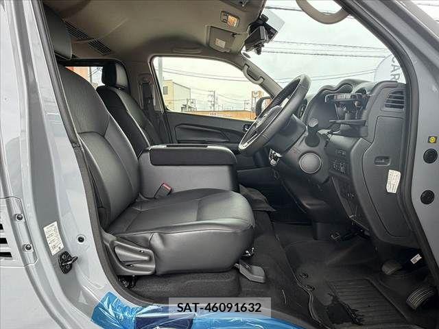 Nissan Caravan 2024-07 7783275-15