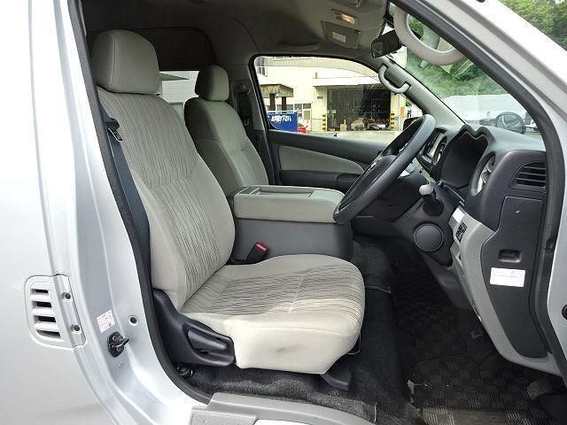 Nissan Caravan 2017-09 7864643-21
