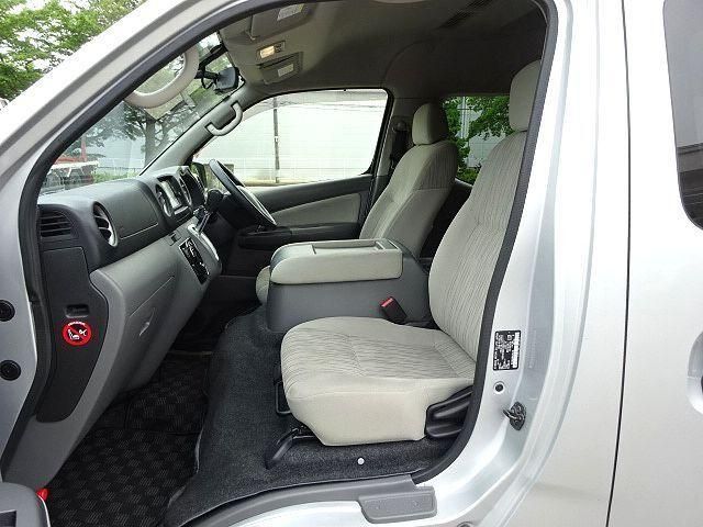 Nissan Caravan 2017-09 7864643-28