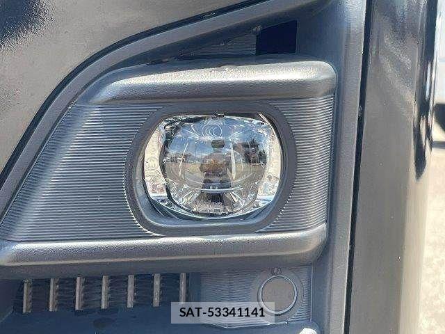 Nissan Caravan 2021-12 7875661-29
