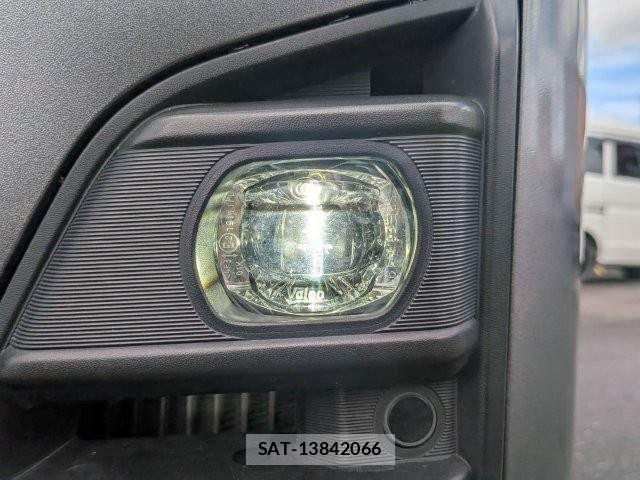 Nissan Caravan 2022-02 7875663-13