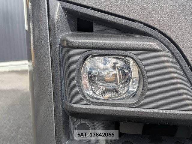 Nissan Caravan 2022-02 7875663-25