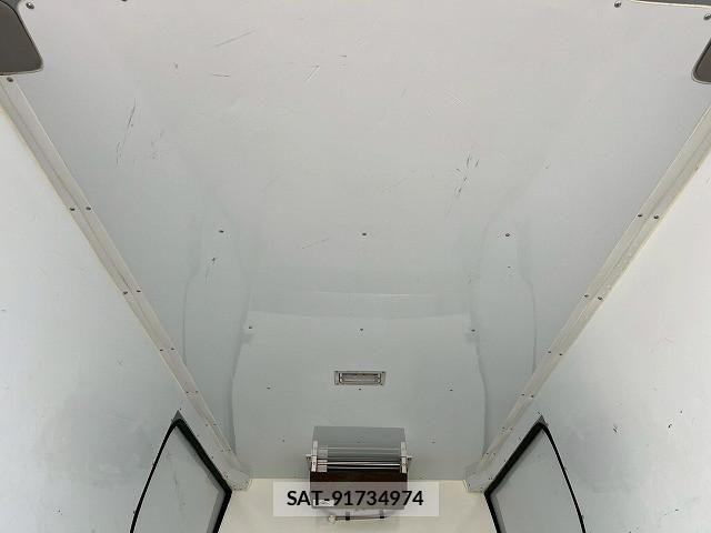 Nissan Caravan 2020-05 7960895-12