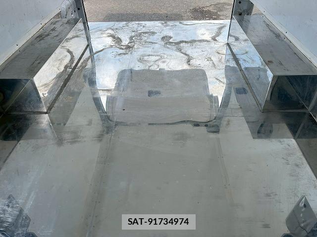 Nissan Caravan 2020-05 7960895-13