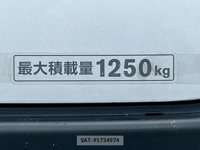 Nissan Caravan 2020-05 7960895-19