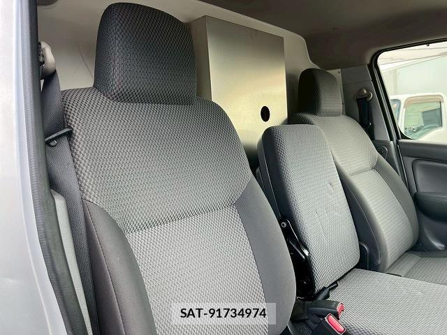 Nissan Caravan 2020-05 7960895-22
