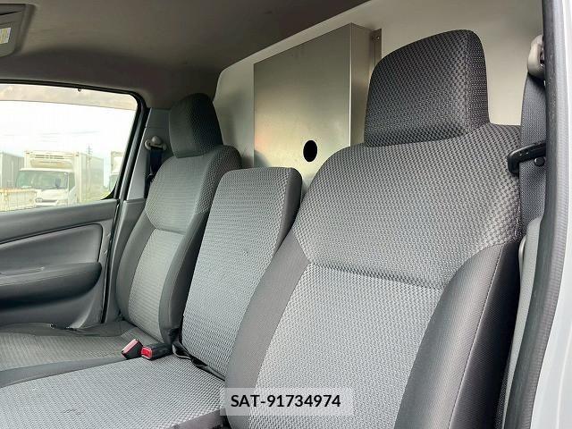 Nissan Caravan 2020-05 7960895-26