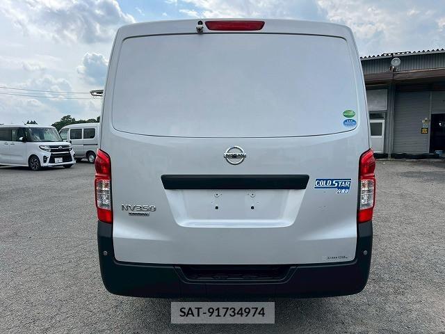 Nissan Caravan 2020-05 7960895-6