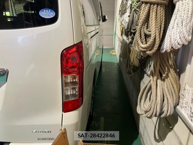 Nissan Caravan 2016-06 7978754-6