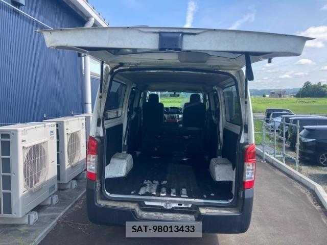 Nissan Caravan 2017-02 8034738-9
