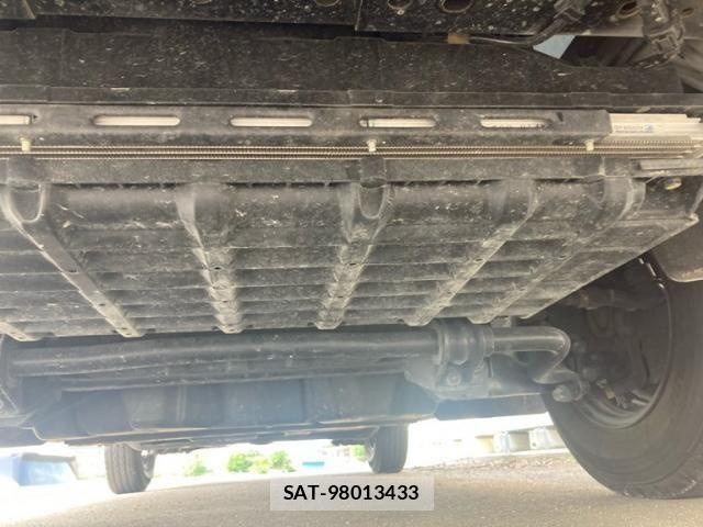 Nissan Caravan 2017-02 8034738-3