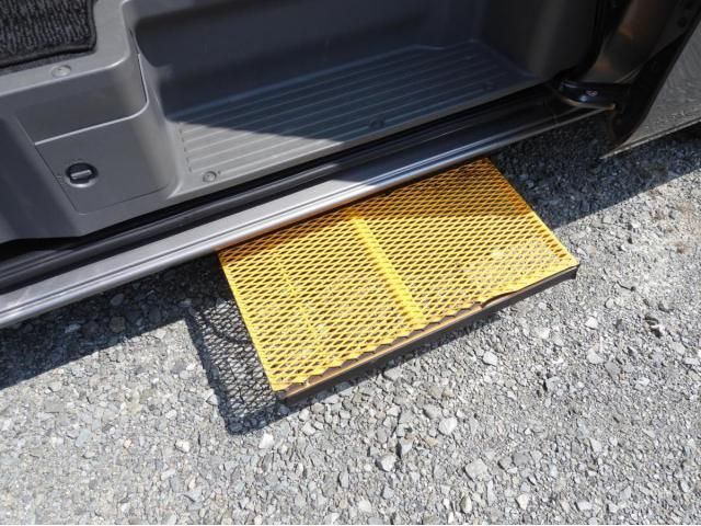 Nissan Caravan 2014-03 8060559-9