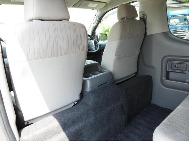 Nissan Caravan 2014-03 8060559-13