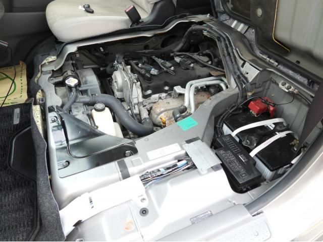 Nissan Caravan 2014-03 8060559-23