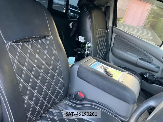 Nissan Caravan 2015-08 8206746-12