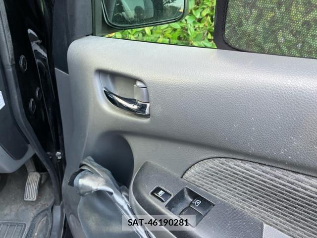 Nissan Caravan 2015-08 8206746-15
