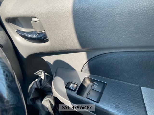 Nissan Caravan 2016-07 8229199-25