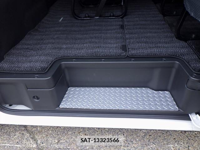 Nissan Caravan 2024-09 8229196-11
