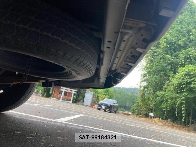 Nissan Caravan 2010-04 8229205-11